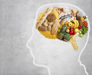 Foods that can help protect senior cognitive health fill the brain of an outlined head.